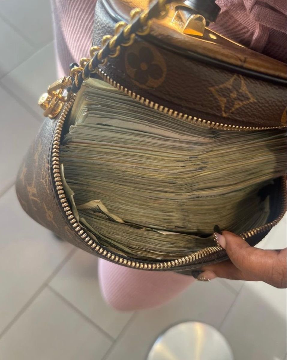 aaliyahscorp's tweet photo. 💸if you see this, comment and affirm “I have received $1,000 now” 💸 https://t.co/QwzbK4s6xN