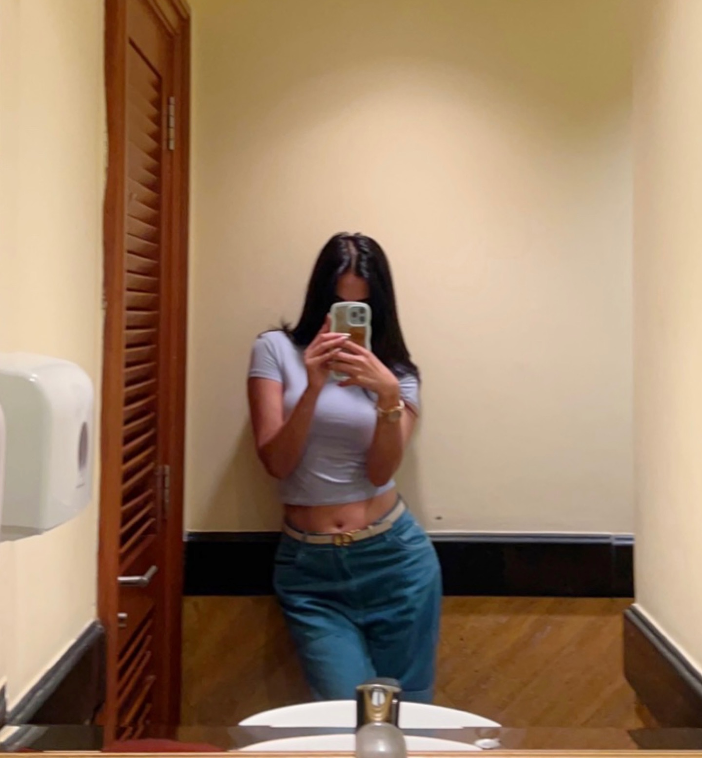 GSyK26UaAAAadNo?format=jpg&name=large