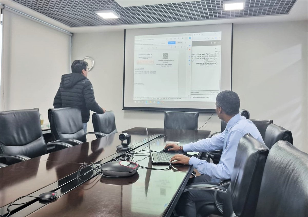 CarlosZeballosC's tweet photo. 🟥𝗣𝗿𝗼𝘁𝗲𝗷𝗮𝗺𝗼𝘀 𝗲𝗹 𝗽𝗮𝘁𝗿𝗶𝗺𝗼𝗻𝗶𝗼 𝗱𝗲 𝗻𝘂𝗲𝘀𝘁𝗿𝗮 𝗨𝗔𝗡𝗖𝗩
Reunión con el Superintendente Nacional de @SunarpOficial con la finalidad de conocer el estado situacional de las partidas registrales de la Universidad Andina “Néstor Cáceres Velázquez” de #Juliaca https://t.co/3nT2p9dlHI