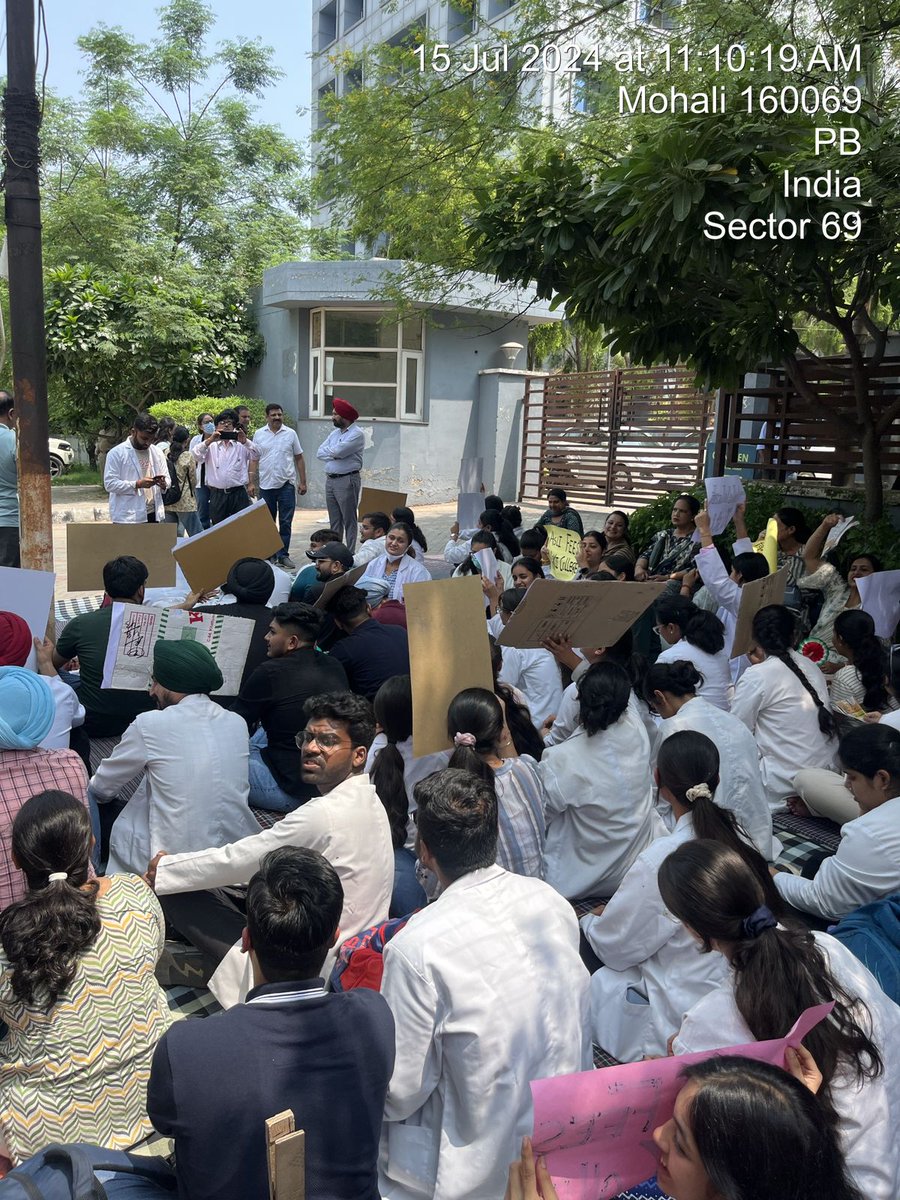 KansalPyush's tweet photo. Not all angles have wings, some have sethescope. 
#savefuturedoctors  #justicefordoctors #aapsavefuturedoctors https://t.co/e3JttKWRqR