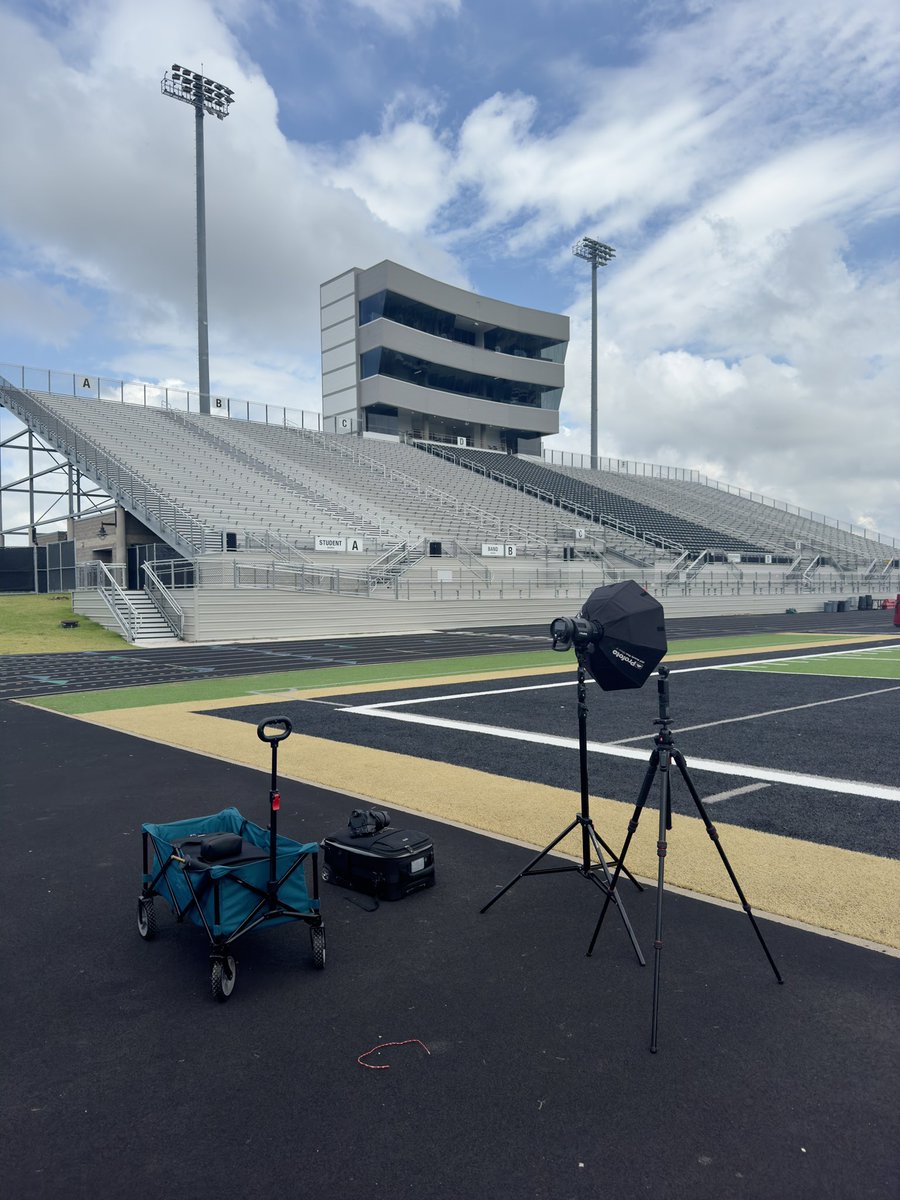 Let’s go…great day for <a href="/RC_Bulldogs/">Royse City Football</a> promo session. 
Set up and ready. 
<a href="/CanonUSA/">CanonUSA</a> <a href="/profoto/">Profoto</a> @SanDiskPro <a href="/thinkTANKphoto/">think TANK Photo</a>
