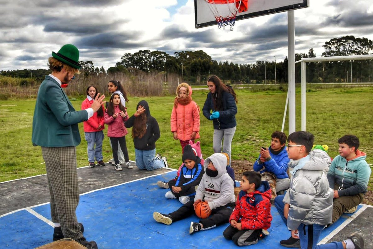 claucelo1's tweet photo. 🤩Se inauguró la remodelación de Plaza Eliseo Argentino, hoy cuenta con rincon de juegos para los más chiquitos.
✨Un espacio deportivo con nuevas estaciones saludables, calistenia para jóvenes y adultos.
✅Bancos, mesas, mesa de ajedrez y vallas de seguridad.
#MunicipioProgreso https://t.co/61QtVWhXuV