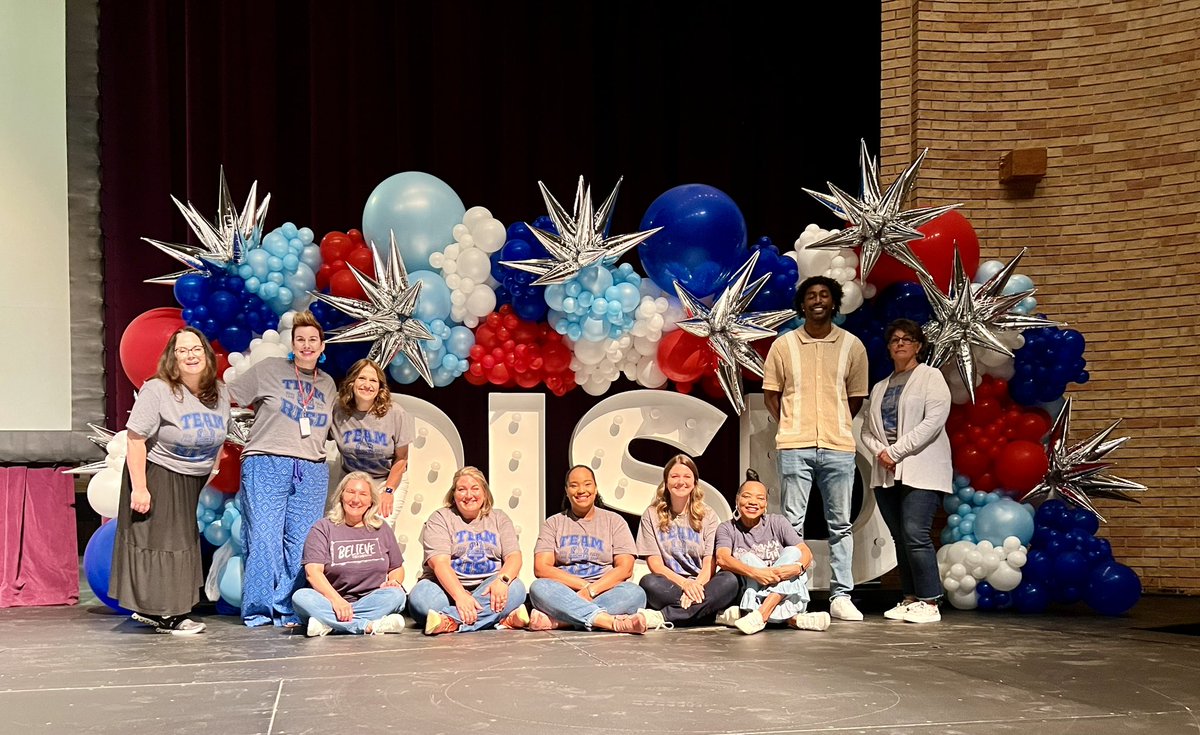 knows_ms's tweet image. Living the Learning Life! HPPM Leadership team at the Connects Conference! #RISDLeadandInt
#RISDBelieves
#TEAMHPPM
#totallyHPPM 
#RISDBeTheOne