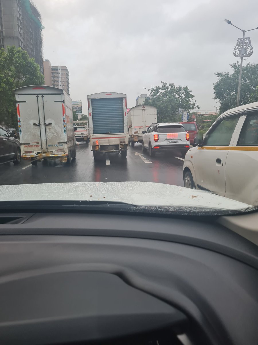 shaileshdhar's tweet photo. Day 4..
Still the question remains why are Commercial Vehicles allowed during peak Hours? @CMOMaharashtra @CPMumbaiPolice @ThaneCityPolice @mybmc @TMCaTweetAway @MTPHereToHelp @ThaneTraffic https://t.co/OqzV42e1y7
