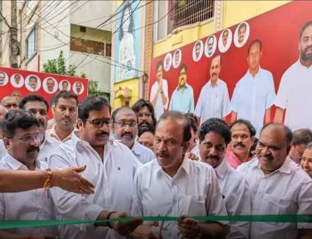 TrendPSPK's tweet image. ఒంగోలు నగరంలో డొక్కా సీతమ్మ క్యాంటీన్ను ఒంగోలు ఎంపీ మాగుంట శ్రీనివాసరెడ్డి, ఎమ్మెల్యే దామచర్ల జనార్దన్, జనసేన జిల్లా అధ్యక్షుడు షేక్ రియాజ్ గురువారం ప్రారంభించారు. ఈ సందర్భంగా ఎంపీ మాట్లాడుతూ.. డిప్యూటీ సీఎం పవన్ కళ్యాణ్ గారి ఆదేశాల మేరకు ఈ క్యాంటీన్ ఏర్పాటు చేసినట్లు చెప్పారు.…