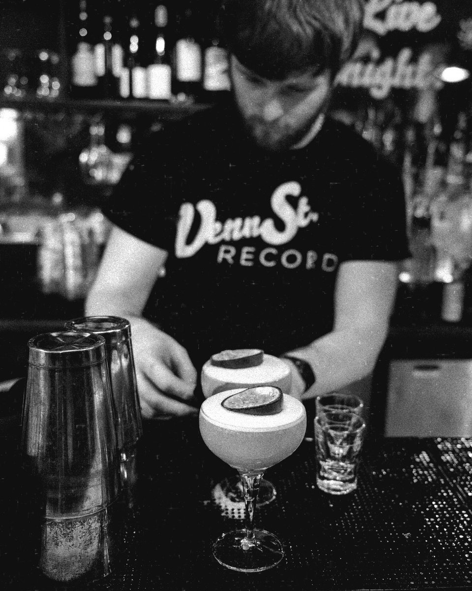 Did y’all hear we have 2-4-1 cocktails ‘til 8pm 👀🍸