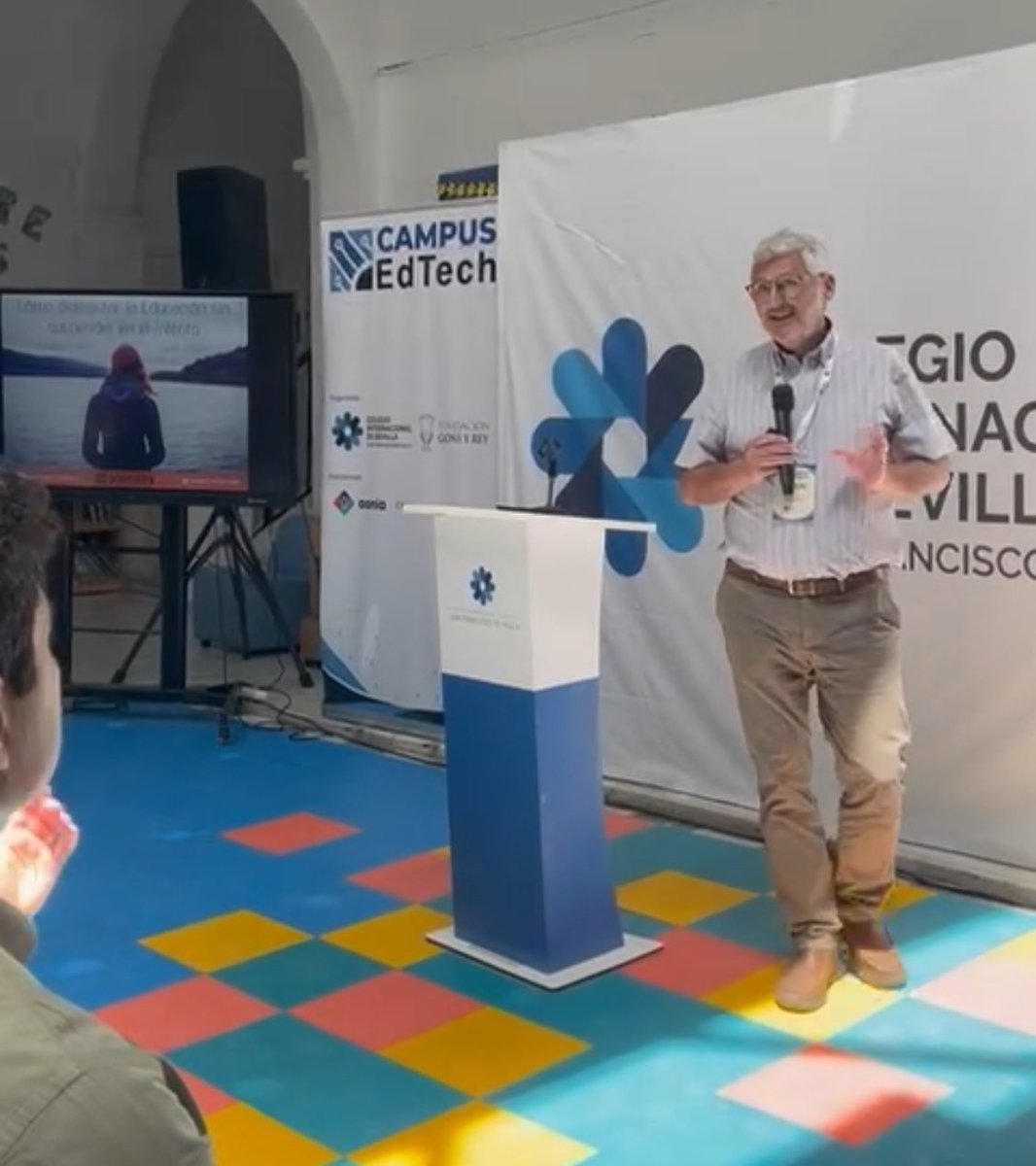 juanpri's tweet photo. @EducaAnd En plena charla titulada  “Cómo digitalizar la educación sin suspender en el intento” aunque como indicamos aún más importante es el qué digitalizar. https://t.co/7xPsJLovCf