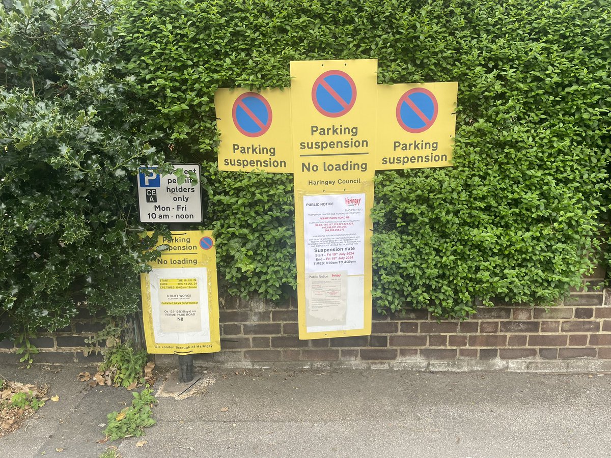 j8tas1's tweet photo. @ContactHaringey All done Pam. It only happened yesterday . How on earth am I meant to see the second sign after seeing the first https://t.co/N6WIhILqGW