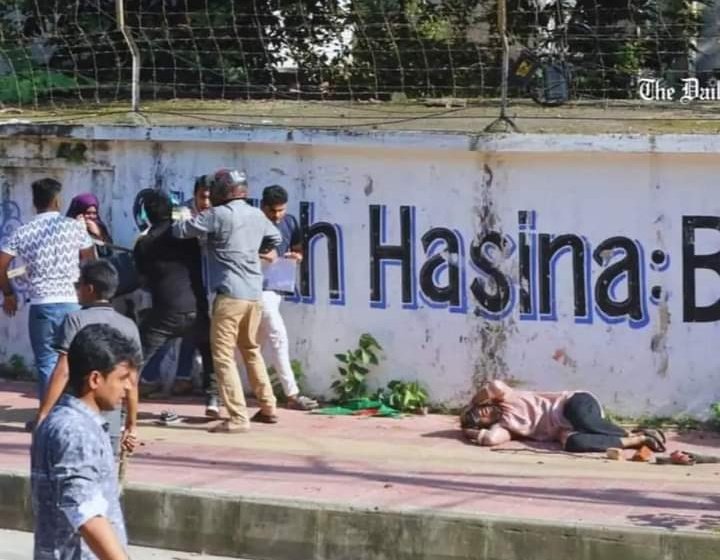 ram_Creator012's tweet photo. 🚨 Breaking: #BangladeshQuotaStudents on Strike! 🇧🇩 Protesting the 1971 policy of filling half of the 2M civil service positions through affirmative action, students demand merit-based reforms for a fairer system. Stand with them! #StudentProtest #EducationReform #BangladeshNews https://t.co/6R7ZqAhyqB