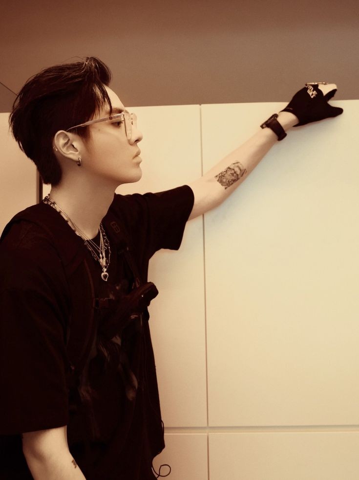 GalaxysDuck's tweet photo. HAPPY MEIGENI DAY🥳🥳🥳🥳

#KrisWu https://t.co/pWOd5peSXH