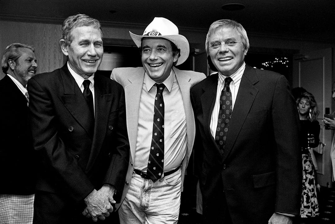 WaymoreJennings's tweet photo. Happy #TomTThursday everyone!
Great photo of Chet Atkins, Bobby Bare and Tom T. Hall. #Legends https://t.co/bhEykn4ZGP
