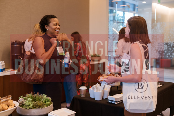 I was clicking through a TBJ photo gallery recently, and, like the marketer I am, it occurred to me how much mileage Ellevest got from this single branded tote bag. 🛍 #LittleDetails #Branding ^LJN