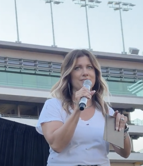 AmbOfCompassion's tweet photo. @EricHannahOfficial &amp; @JodiHannahOfficial spoke to 2,000 students at the Rose Bowl Stadium to launch the Ambassadors of Compassion Summer School Program with Elite Academy. Students will get 10 credits toward HS graduation. Learn more @ https://t.co/pRPoEwCoYz https://t.co/uiiQ6pO3cU