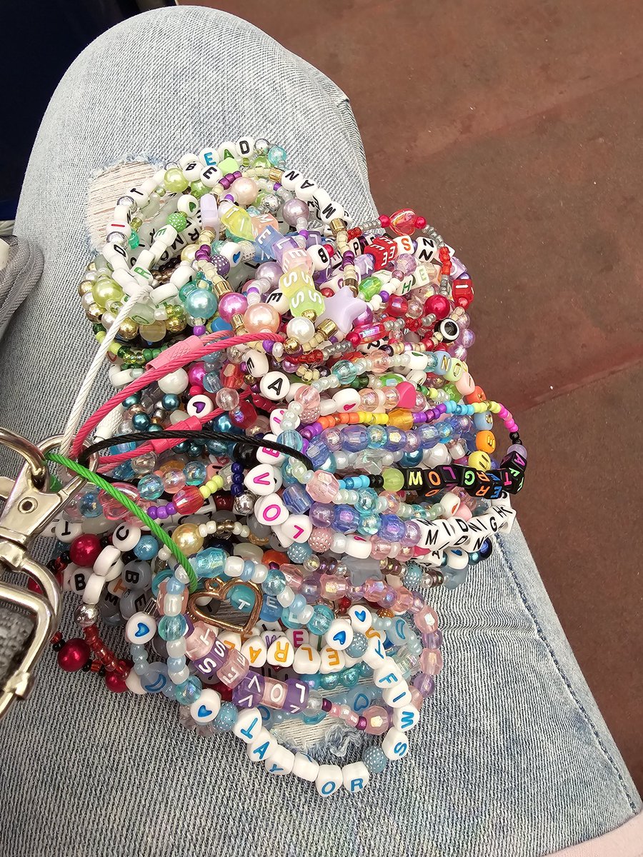 disneyswiftie91's tweet image. Already having the best time in Block D1 🫶🏼🫶🏼🫶🏼 #GelsenkirchenTSTheErasTour @taylornation13