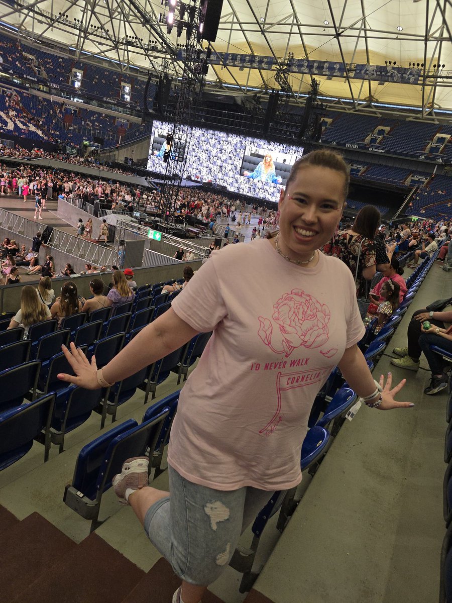 disneyswiftie91's tweet image. Already having the best time in Block D1 🫶🏼🫶🏼🫶🏼 #GelsenkirchenTSTheErasTour @taylornation13