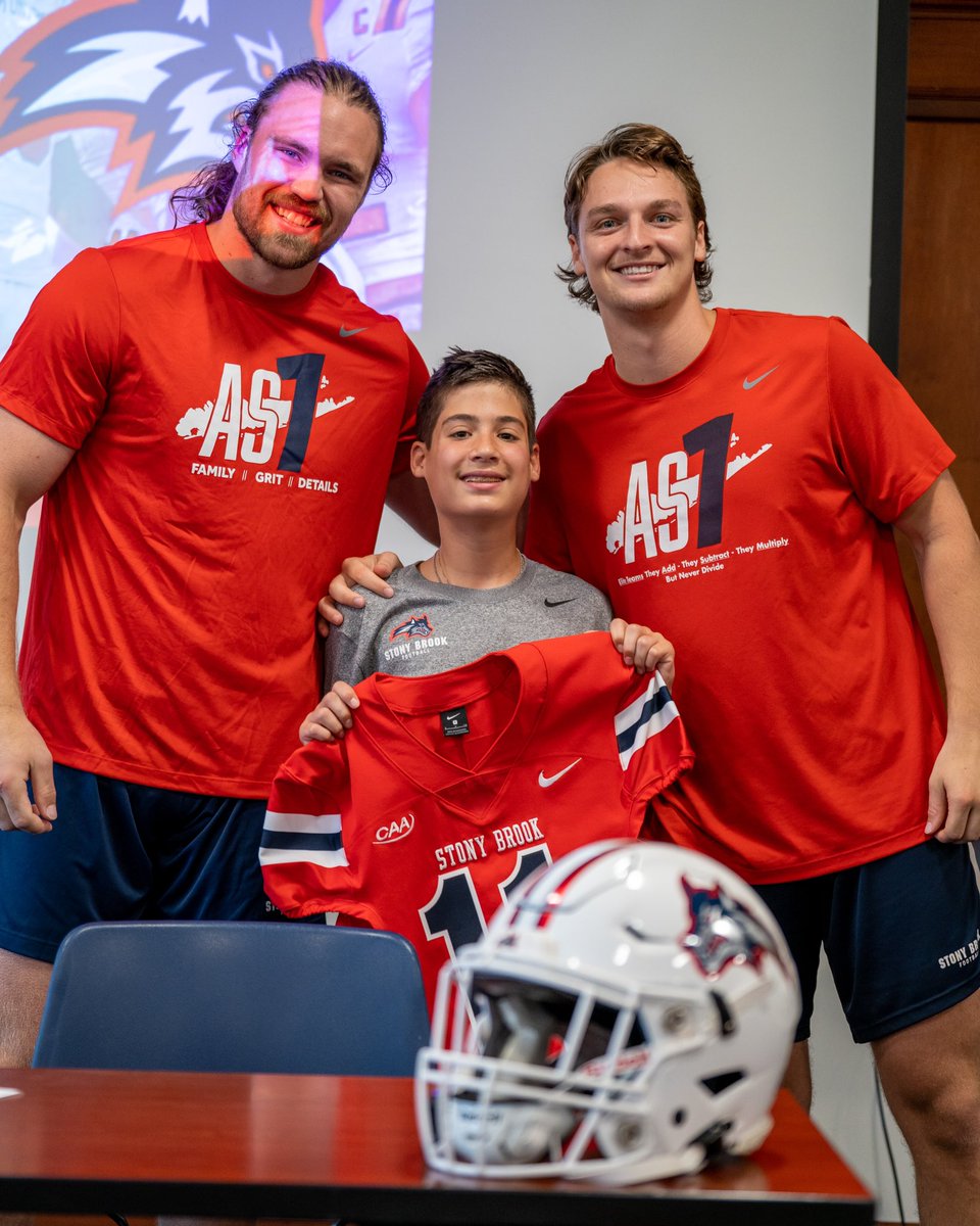 StonyBrookFB's tweet photo. 𝗢𝗙𝗙𝗜𝗖𝗜𝗔𝗟: Milo Nicholson is now a Seawolf ❤️ 

Milo is a 13-year-old who is joining our team through Team IMPACT! 

🌊🐺 x #As1 x @GoTeamIMPACT https://t.co/4jZnWwLKXN