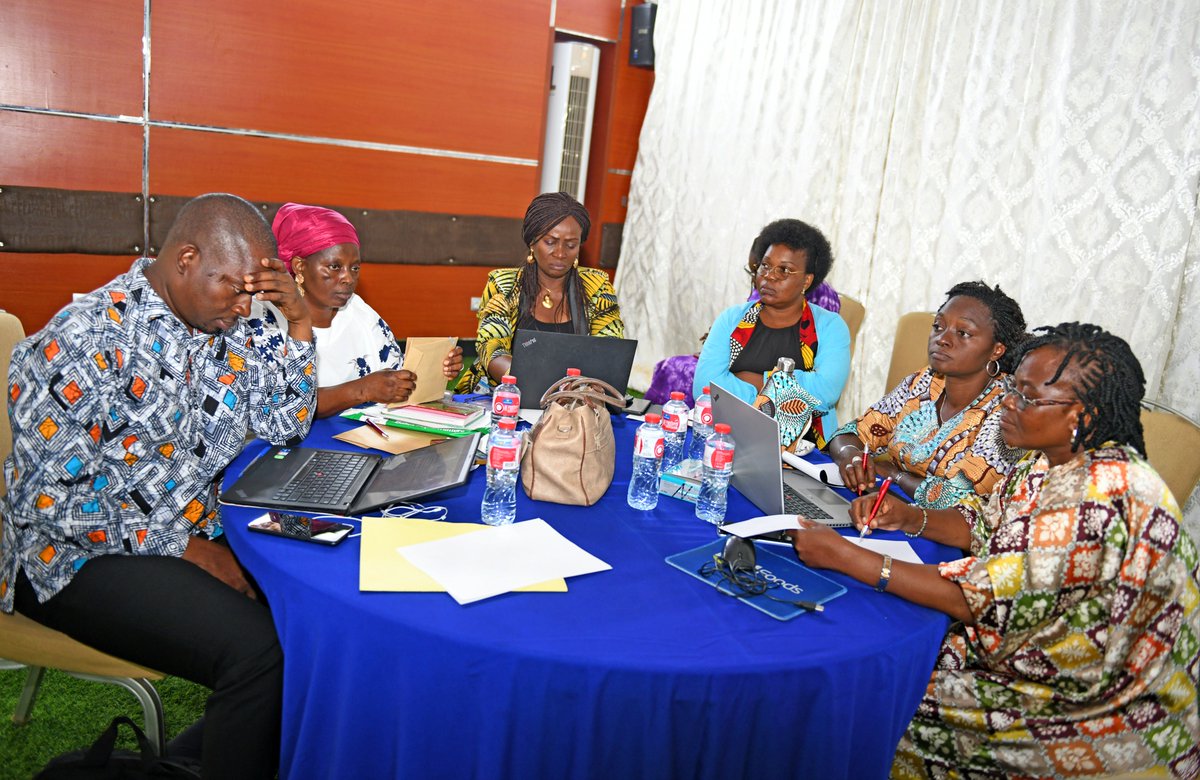 unfpa_benin's tweet photo. Sous le lead du Ministre des Affaires Sociales, la Présidente de @INFBenin, et le Représentant de @unfpa_benin, Chef de file des PTFs, le Groupe de Concertation Genre &amp;Protection Sociale a tenue ce jour un atelier d'élaboration conjointe du rapport pays Beijing + 30
#HumanRights https://t.co/5xx0bPDhHW