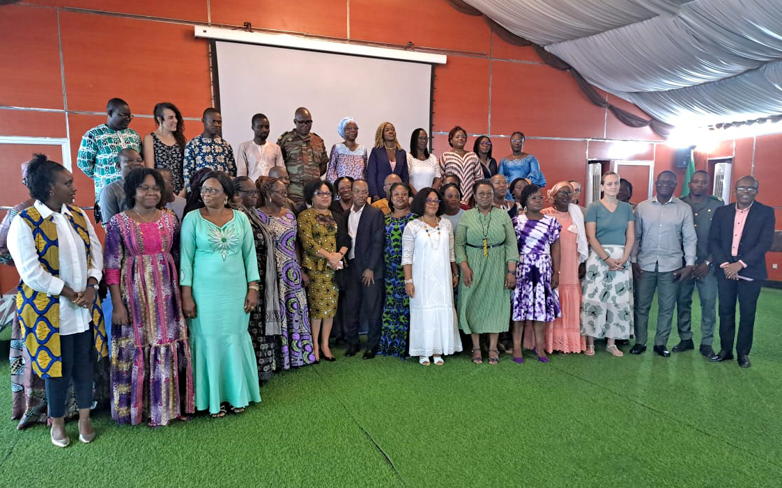 unfpa_benin's tweet photo. Sous le lead du Ministre des Affaires Sociales, la Présidente de @INFBenin, et le Représentant de @unfpa_benin, Chef de file des PTFs, le Groupe de Concertation Genre &amp;Protection Sociale a tenue ce jour un atelier d'élaboration conjointe du rapport pays Beijing + 30
#HumanRights https://t.co/5xx0bPDhHW