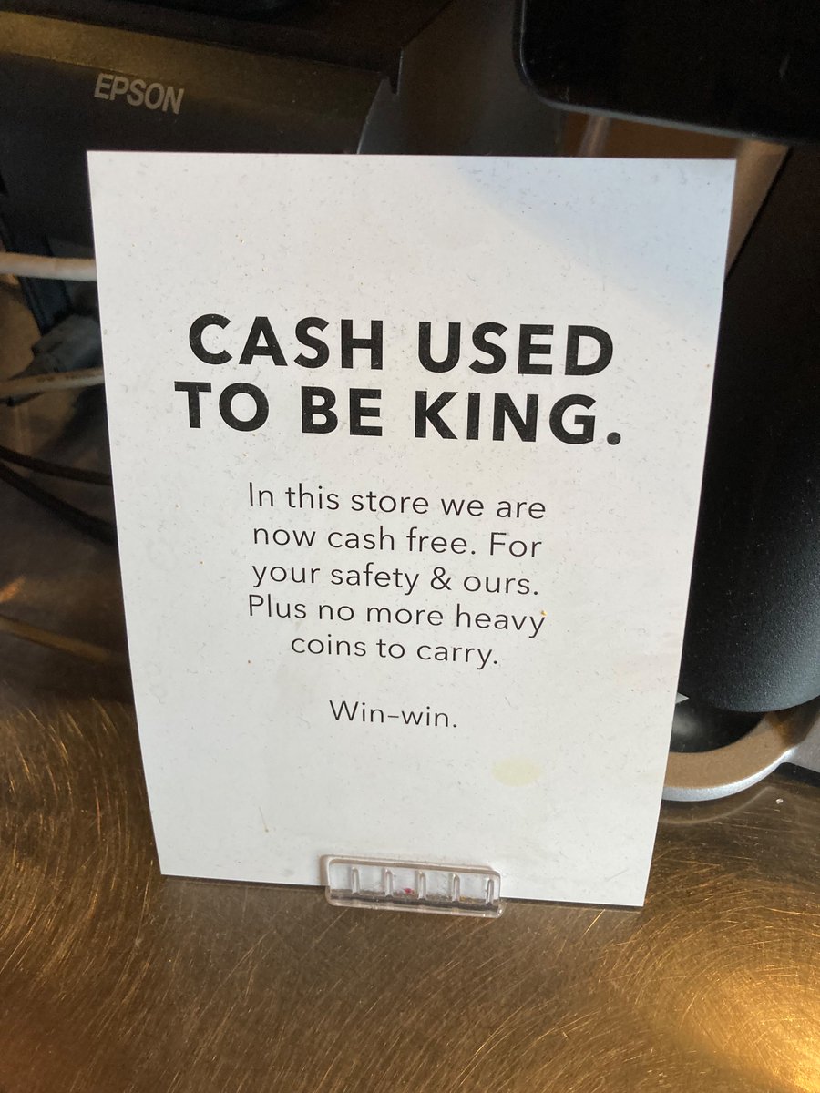 Za pět dní v Helsinkách jsem nemusel ani jednou vytáhnout hotovost, v některých podnicích už bych ani nemohl. A to mají finští podnikatelé v gastru ještě o něco vyšší DPH než ti čeští (ano, pravým důvodem neakceptace karet v českém gastru není 1% poplatek bance, ale 21% DPH).