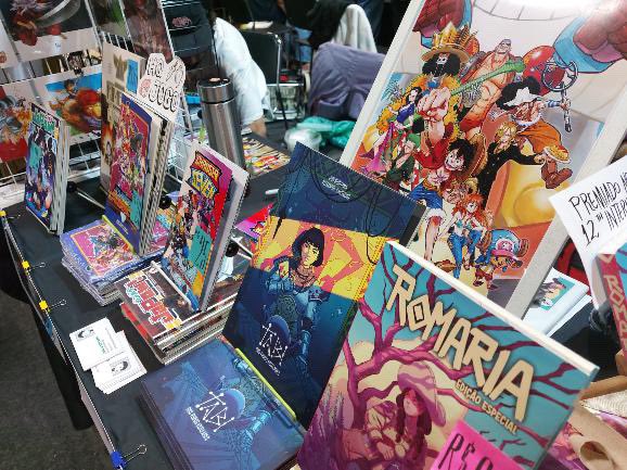 Changer Seven | Gixer Entertainment (@changer_seven) on Twitter photo Os nossos autores favoritos <a href="/junsugiyama/">Jun</a> é <a href="/EduCapelo/">Eduardo Capelo</a> estão no Artist's Alley do <a href="/animefriends/">Anime Friends</a> com algumas edições crocantes da prévia em mangá do #ChangerSeven. Se for ao evento não esquece de aparecer por lá. ❤️💙💛🩷💚 Os nossos autores favoritos <a href="/junsugiyama/">Jun</a> é <a href="/EduCapelo/">Eduardo Capelo</a> estão no Artist's Alley do <a href="/animefriends/">Anime Friends</a> com algumas edições crocantes da prévia em mangá do #ChangerSeven. Se for ao evento não esquece de aparecer por lá. ❤️💙💛🩷💚