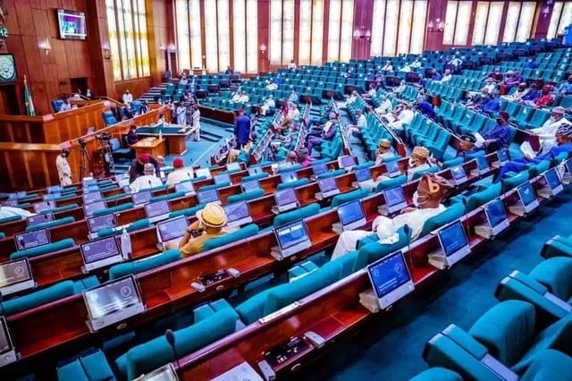 EEwekoro's tweet photo. Today, my proposal for a 50% slash in Rep members' salaries was approved! This move aims to show solidarity with Nigerians facing economic challenges & food insecurity. I urge protest advocates to dialogue with the government instead. Let's work together! #SharedSacrifice
#NASS https://t.co/ryPGcEMX5r
