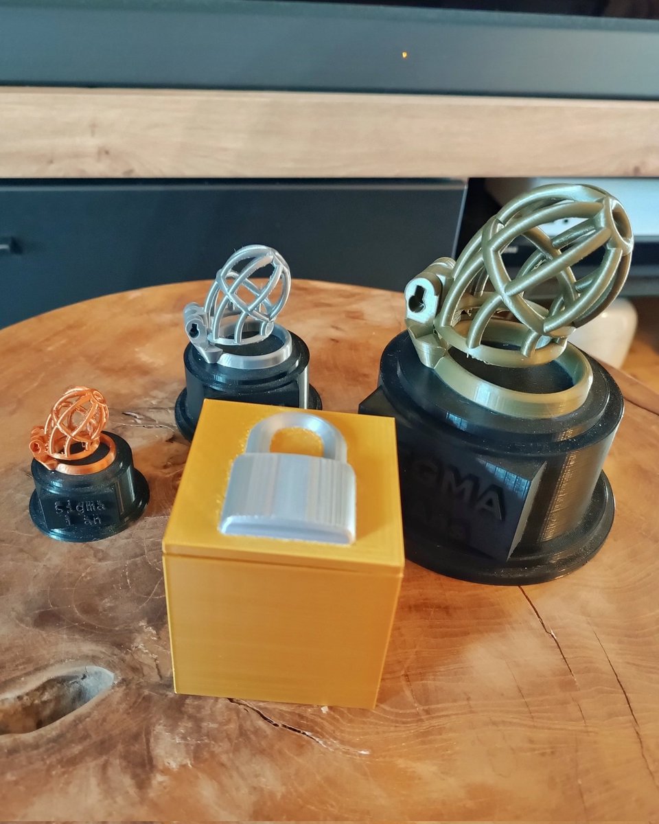 This year, the trophy is inside a box 😍
RT to see what's inside 😏
<a href="/SamRber/">SaM Rber 😈🔥💦 (52K) 🔜 Xtreme! Cologne</a> <a href="/ATEKA_lthr/">ATEKA</a>