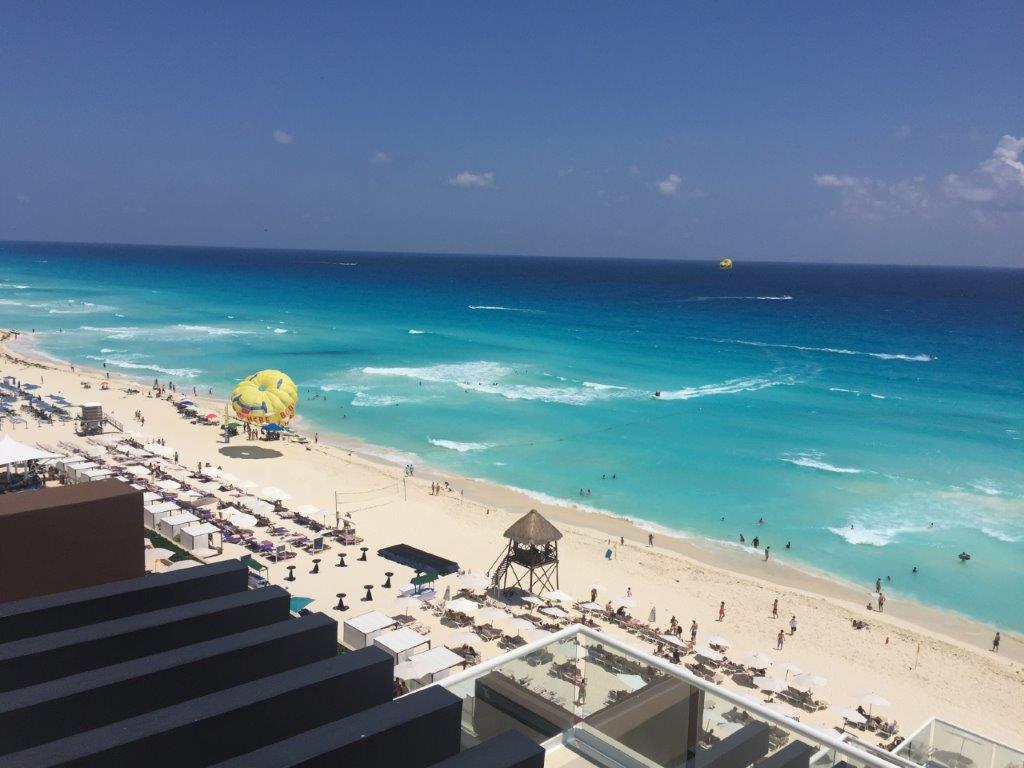 GuidanceRes's tweet image. 🏖 #Throwback to 2018 when our company had a retreat in Cancun, Mexico!! 🏖 

#guidanceresidential #islamichomefinance #halalhomefinance #islamichomebuying #cancun #mexico #beach #resort #retreat #vacation #company #companyretreat #family #smiles #happiness #happy #friends