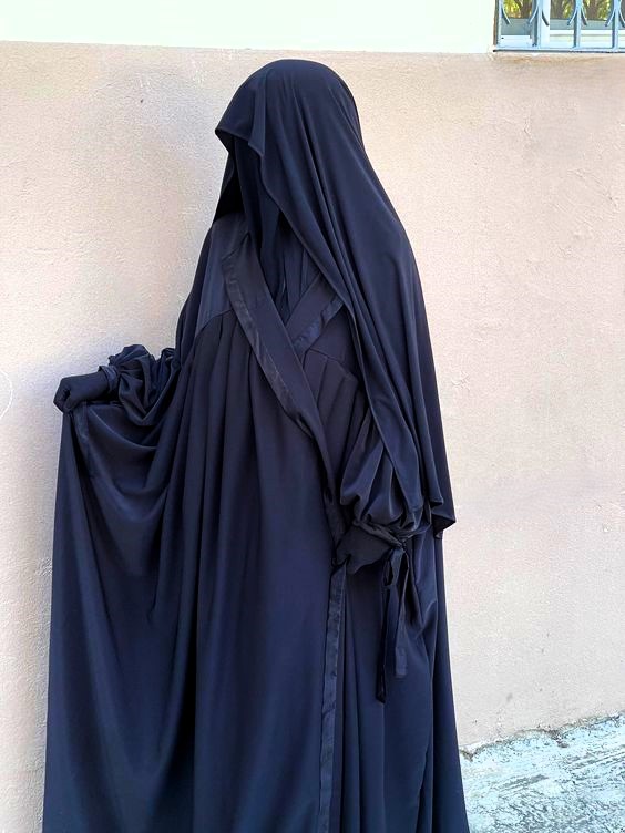 SarahMusli76879's tweet photo. التغطية الكاملة بملابسي تنطبق علي☪️
Full coverage with clothes applies to me☪️
#niqabi #fullyveiled #Pardah https://t.co/Ji9x6DR00p