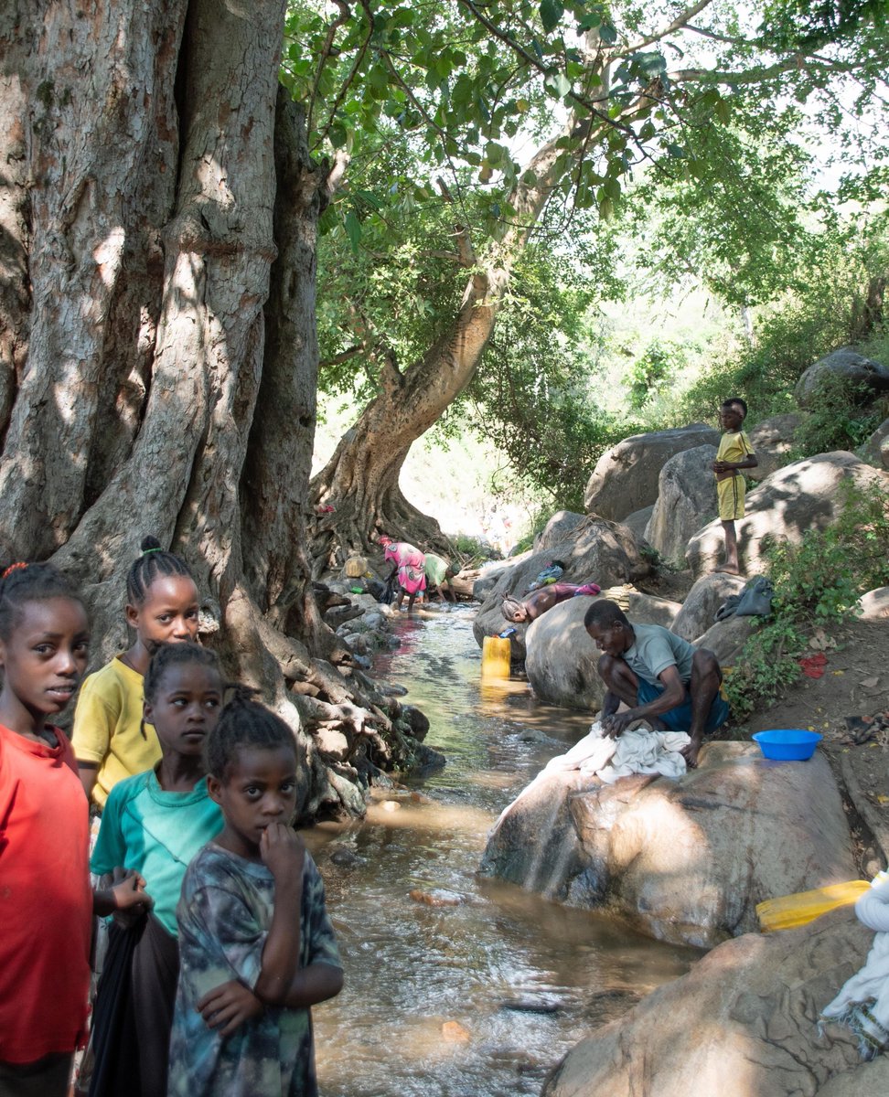 moveforH2O's tweet photo. Kencho, Ethiopia

Water comes from a spring 2 km up a mountain, and the supply is finite. For most of the year, families must hike to reach the spring. During the rainy season landslides make the trek dangerous.  Together, we can help Kencho help themselves. https://t.co/vK4Hp1CxTL