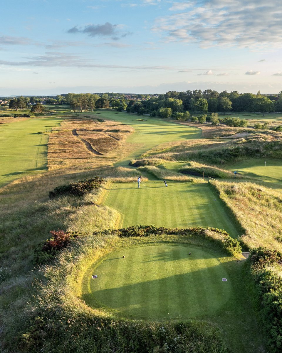 Sun setting over the 17th Hole 👀

#golf #golfer #golfing #golflife #golfcourseoftheday #golfcoursephotography #englandgolf #southport #ainsdale