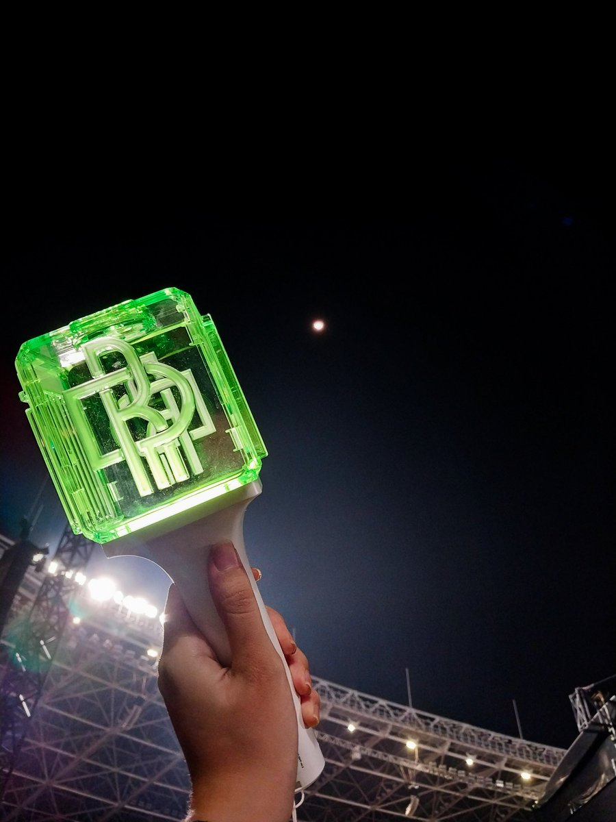 goldenmarkmin's tweet photo. It was 2 months ago but....

SAMPAI KETEMU LAGI MY LOVE 7 DREAMS💚✨️. Thank you for making me happy, thanks for the best night on 18 May 2024🫶. 
Definitely gonna see you guys again soon, on next concert..next event. Aamiin🙏✨️. https://t.co/F5jFeK22yL