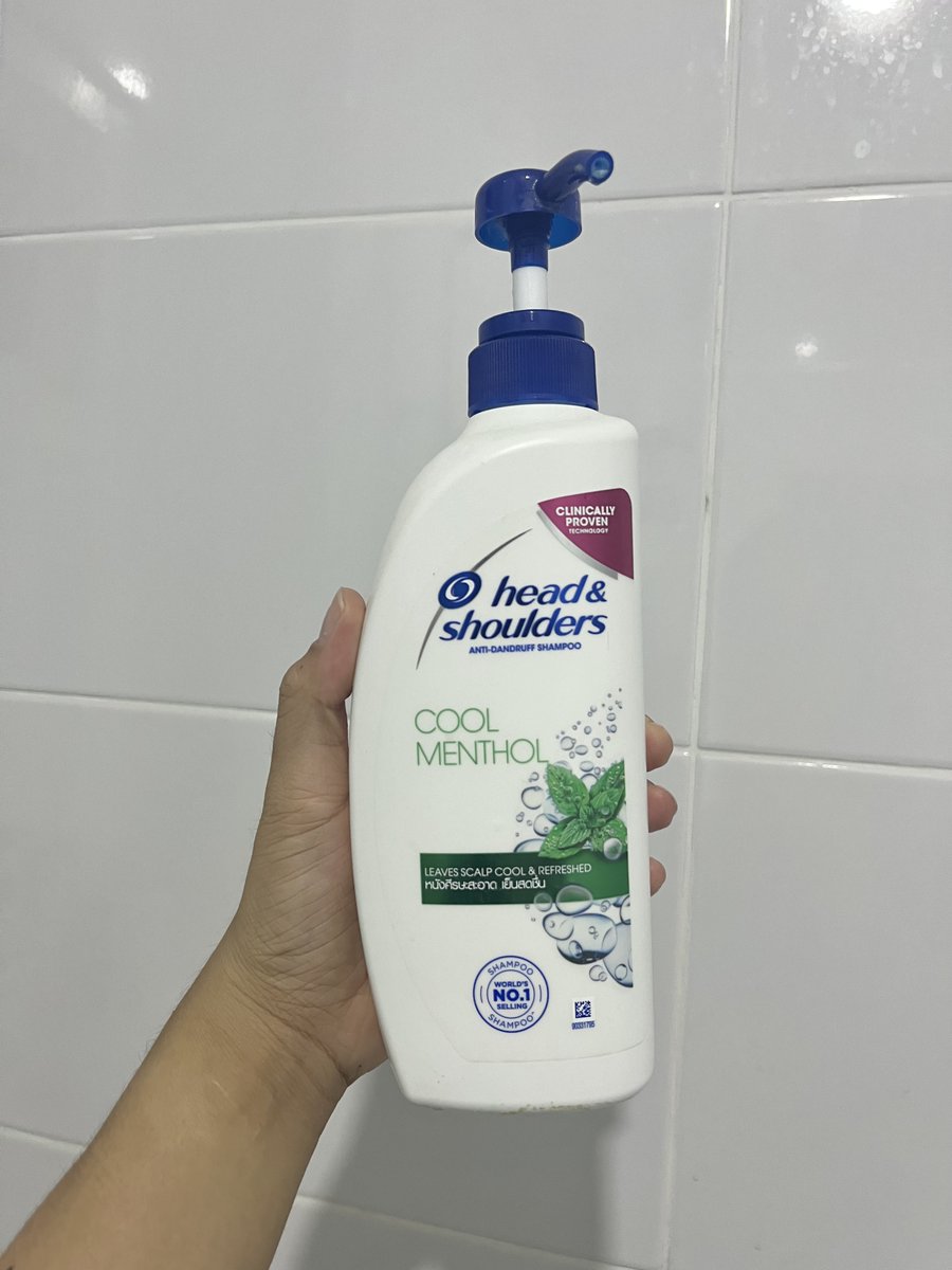 ANgam008's tweet photo. ไป~ ไปให้พ้น ไป๊~ ถ้าไล่รังแคไม่ไปลอง head&amp;shoulders  
คือดีจริง เห็นผลตั��งแต่ครั้งแรกที่ใช้ เพราะก่อนที่เราจะเปิดใจให้ชมพูตัวนี้เราก็ใช้มาหลายยี่ห้อมาเหมือนกัน 

กดเลยแพ็คคู่สุดคุ้ม
https://t.co/GvxZz7UtXU (คูลเมนทอล)
https://t.co/G6WoGDsnmL (แอปเปิ้ลเฟรช)

#รีวิวเซเว่น https://t.co/L9gy1Bav1x