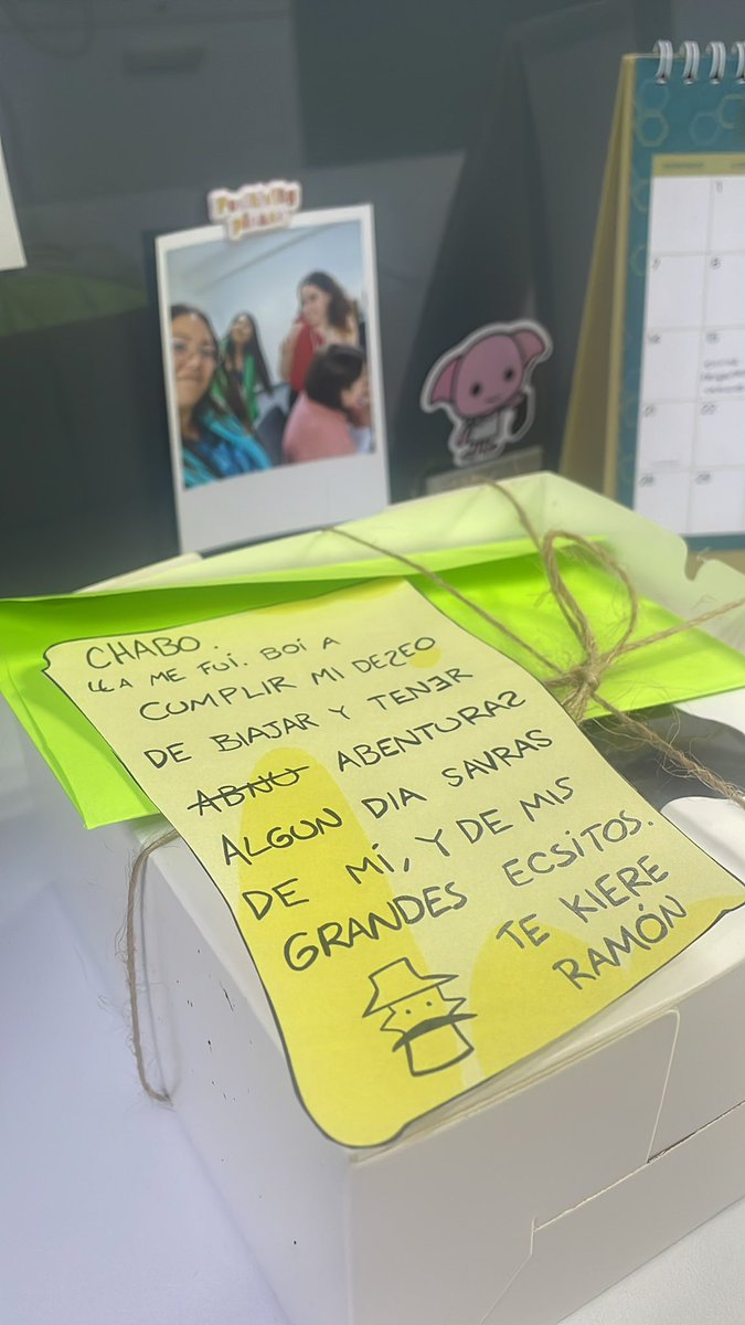 PriscilaRod9's tweet photo. Hoy renuncia mi tercer amiga de la foto del fondo... Decretando que encontraré un mejor trabajo pronto 🤞🏻 https://t.co/owj6ga6SvO