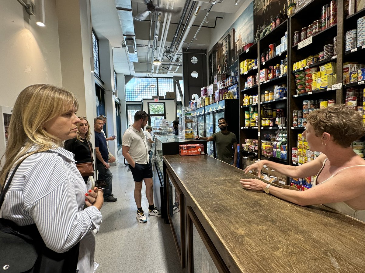 MikeKlassen's tweet image. Many thanks to Steven Johnston E.D. @CIRESCommunity for touring councillors to several of their businesses serving the DTES community. I’m impressed by their mission that brings social and economic benefits to people in these neighbourhoods. 🙌