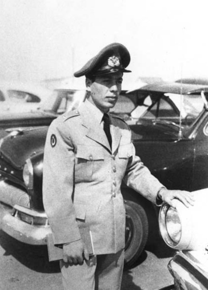 Hv. Yzb. Cengiz Topel’in eğitim için gittiği Kanada’da çekilmiş bir fotoğrafı. 1964’te, düşerken yükselenlere katılan Topel, 50 yıl önce bugünlerde başlayan haklı bir davanın nihayetini görememişti. Mukavim olanın anısına saygıyla.