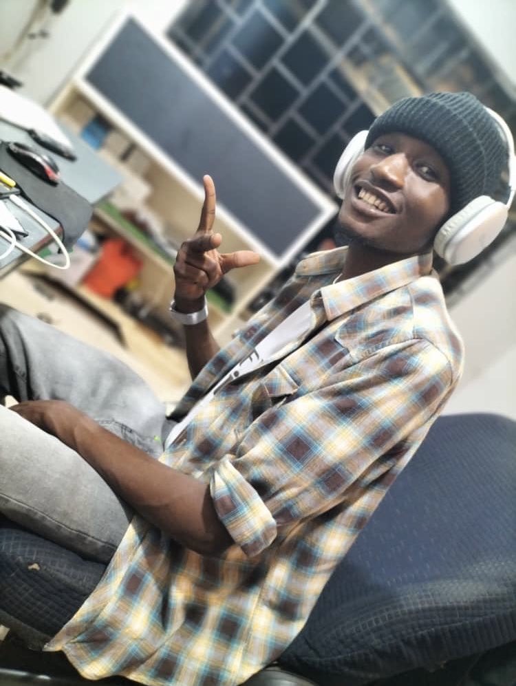 mobeto_abdul's tweet photo. Tabasamu kwa ajili ya maisha, kwani hayakuwa maisha yetu isipokuwa ni masaa machache tu, wala usiyabebeshe masaa hayo machache msongo wa mawazo. https://t.co/3ll4mBRW6h