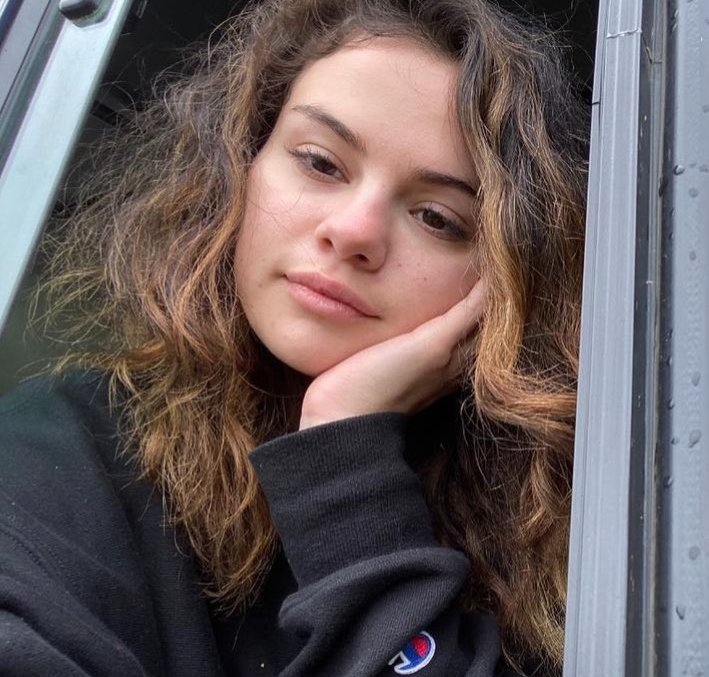 iconiksongs's tweet photo. pop girls without makeup a thread: https://t.co/rexZrhwUci