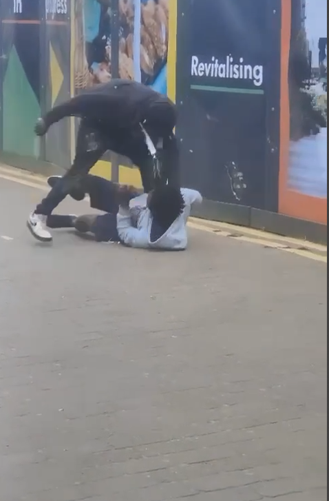 daveatherton's tweet photo. 🚨Wigan Update🚨

Two African asylum seekers have been charged with attempted murder. One can be seen here stabbing the victim, his injuries are not serious. 

It is in the constituency of Labour's "refugees welcome" @lisanandy. https://t.co/kfSiMcu1uW