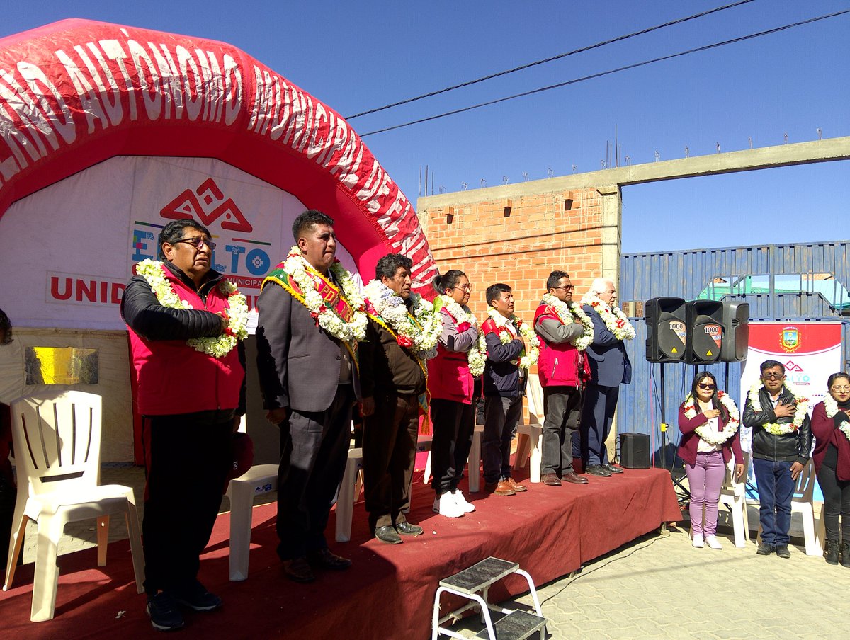 SMSALUDGAMEA's tweet photo. La alcaldesa Eva Copa entregó la ampliación del Centro de Salud San José de Charapaqui II. contando con un nuevo ambiente de farmacia, una sala de espera más cómoda, una portería renovada; cambiado de pisos, así como el pintado de la fachada y los interiores.
#SaludParaElAlto https://t.co/O3CoM1eXLy