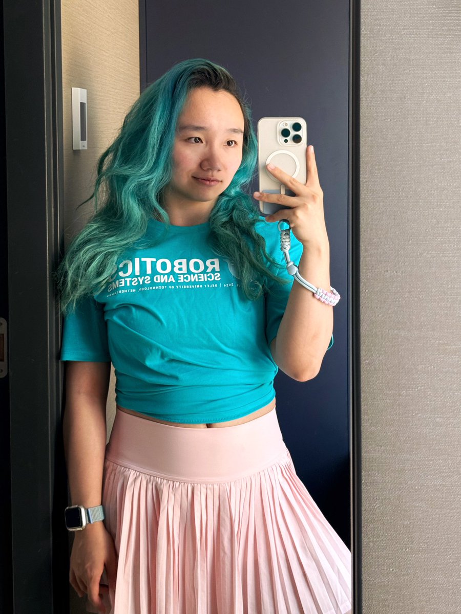 LiFanhong's tweet photo. Funny to have the hair color matched with #RSS24 https://t.co/daiXEvGx0e