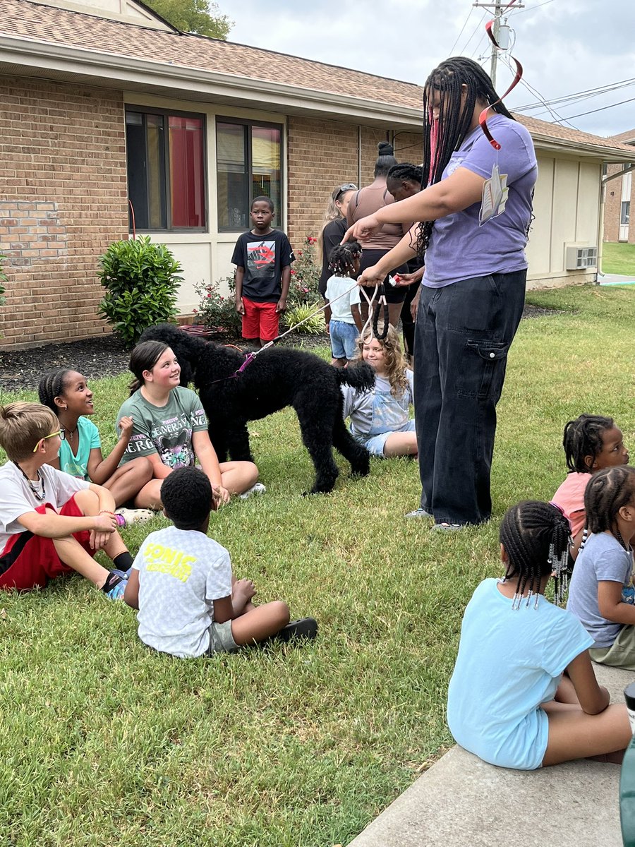 SmyrnaFFA's tweet photo. This crew attended the back to school community event to talk to community members about agriculture and where their food comes from! #AgIsCool #OnlyOneSHS @SmyrnaBulldog @RuCoCTE https://t.co/IqEU4THnKY