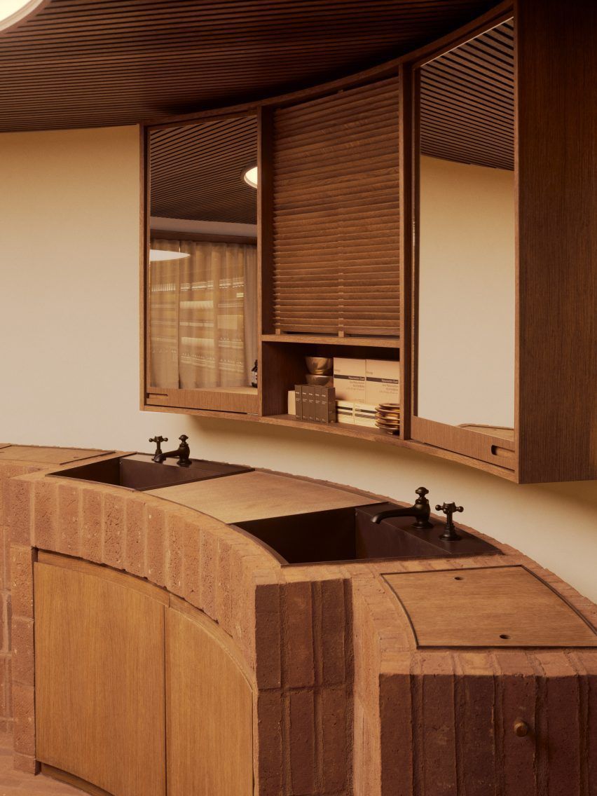 CaadDesign's tweet photo. El interior de la nueva tienda Aesop en Copenhague, inspirado en el Museo de Arte Moderno de Luisiana, combina ladrillos daneses y un diseño humilde y acogedor, creando un espacio único.

Diseño: Aesop  
Localidad: Copnehague, Dinamarca
Fuente: dezeen
https://t.co/NFGsVZyowz https://t.co/8dW4mP3pib