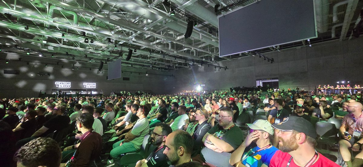 michabbb's tweet photo. What a nerd festival here π
π #wearedevs #WWC24
#coding #programming #code100 https://t.co/6naznYYF2k