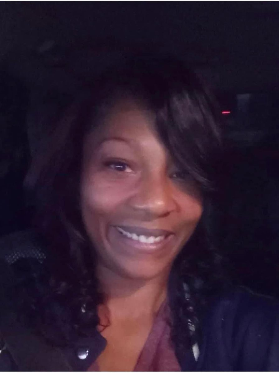#SonyaMassey a lady right here in my hometown Springfield IL called police to her house due to her being scared saying there was an intruder in her home just for police to show up and shoot her in the head with her hands up and last words being I’m sorry … Fuckin pitiful 😡