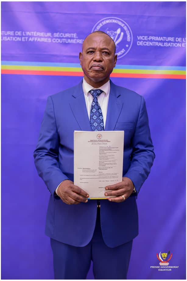 MatthieuTiGers's tweet photo. #ÉQUATEUR

Avec l'expression de mes hommages les plus déférents,
Je présente mes très sincères félicitations à Son Excellence Monsieur le Gouverneur Bobo BOLOKO BOLUMBU.
Merci au Président de la République Félix-Antoine TSHISEKEDI pour la confiance renouvelée @Presidence_RDC https://t.co/x9Ox0ZPoK1