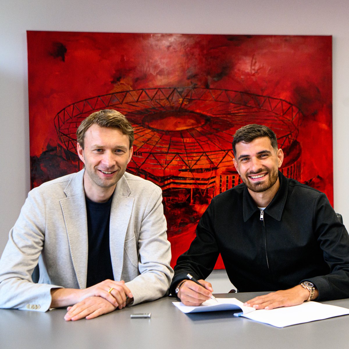 Bonjour, Martin! 👋🇫🇷
 
French forward Martin #Terrier joins from <a href="/staderennais/">Stade Rennais F.C.</a> on a deal until 2029! 
 
#Terrier2029 #Bayer04 #Werkself | <a href="/mterrier7/">Martin Terrier</a>