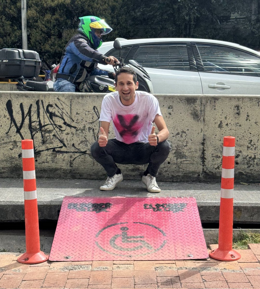 NdeFranciscoG's tweet photo. Esta rampa en la 116 es gracias a ustedes. #elPoderdelaX es el poder de los vecinos de Bogotá. Entre todos vamos a convertir nuestra ciudad en una cuidado más limpia, más segura, y más accesible. https://t.co/uayxjGstng