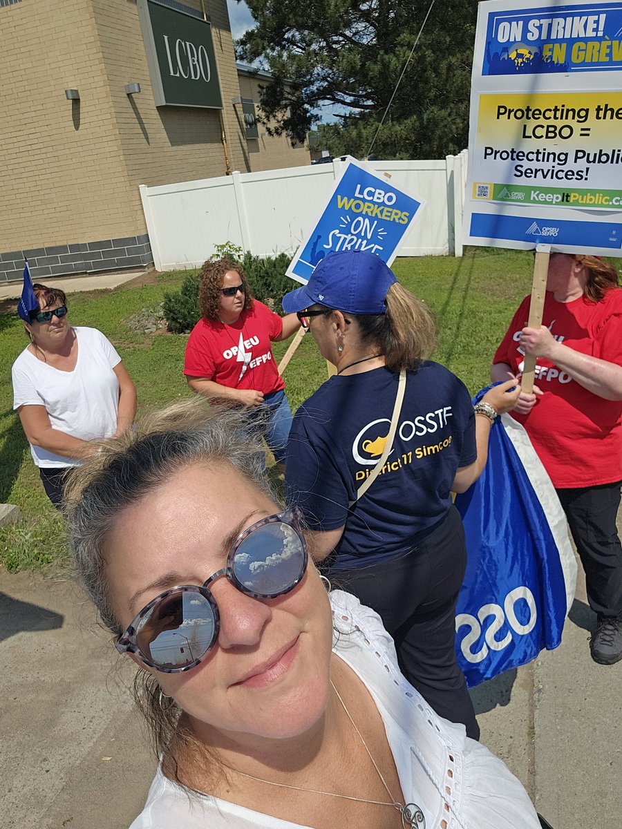 Walking with <a href="/OSSTFDistrict6A/">OSSTF District 6A</a> in solidarity with <a href="/LCBO/">LCBO</a> workers of <a href="/OPSEU/">OPSEU/SEFPO</a> in Thunder Bay. <a href="/osstf/">OSSTF Communications</a> supports keeping provincial services public and well-funded. #onpoli #onlab
