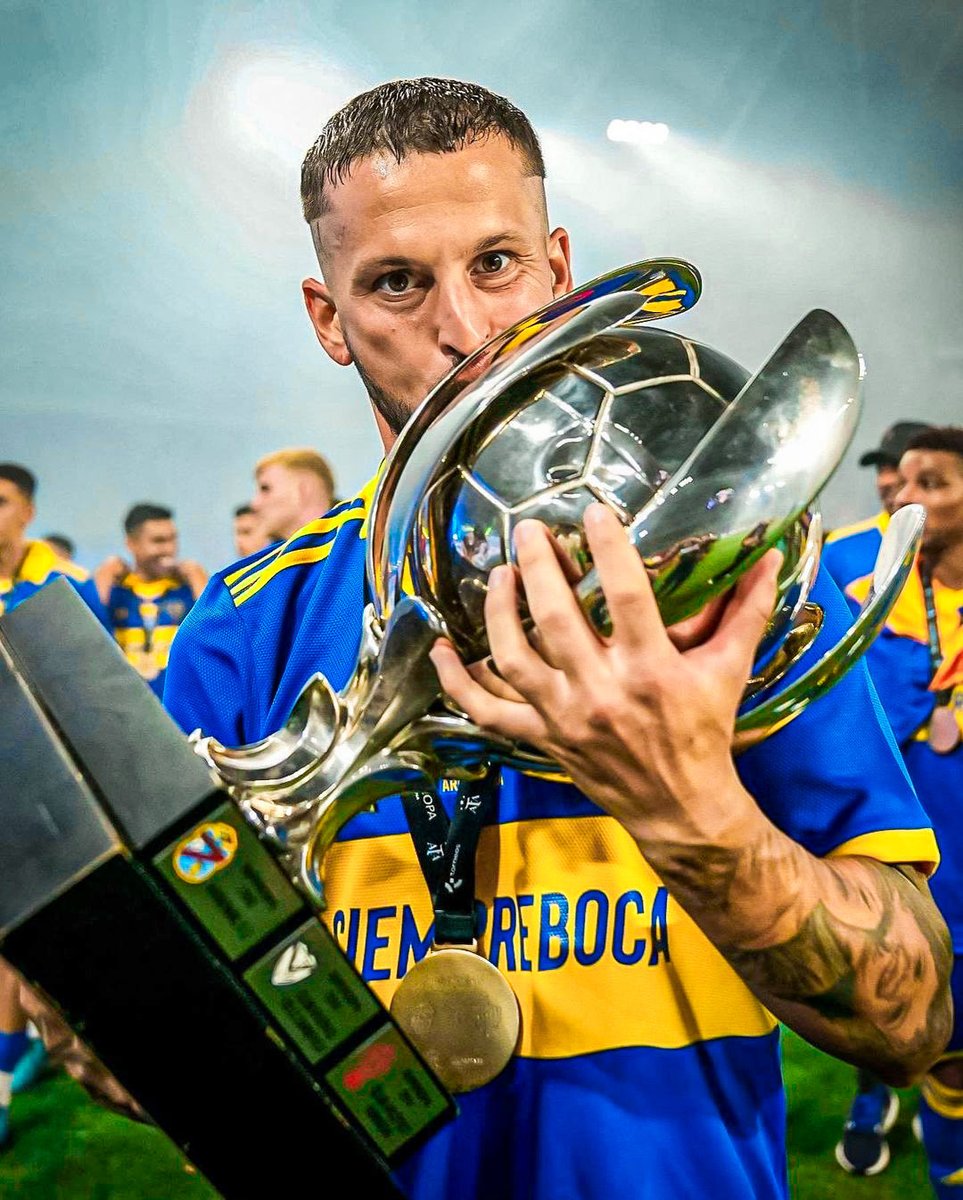 dfsport_'s tweet photo. 🚨🇦🇷 Darío Benedetto RESCINDIÓ su contrato con Boca y dejó de ser jugador del Xeneize 

👉 Tiene propuestas de México y Estados Unidos 

Vía @GerGarciaGrova https://t.co/QgreWRQqd9