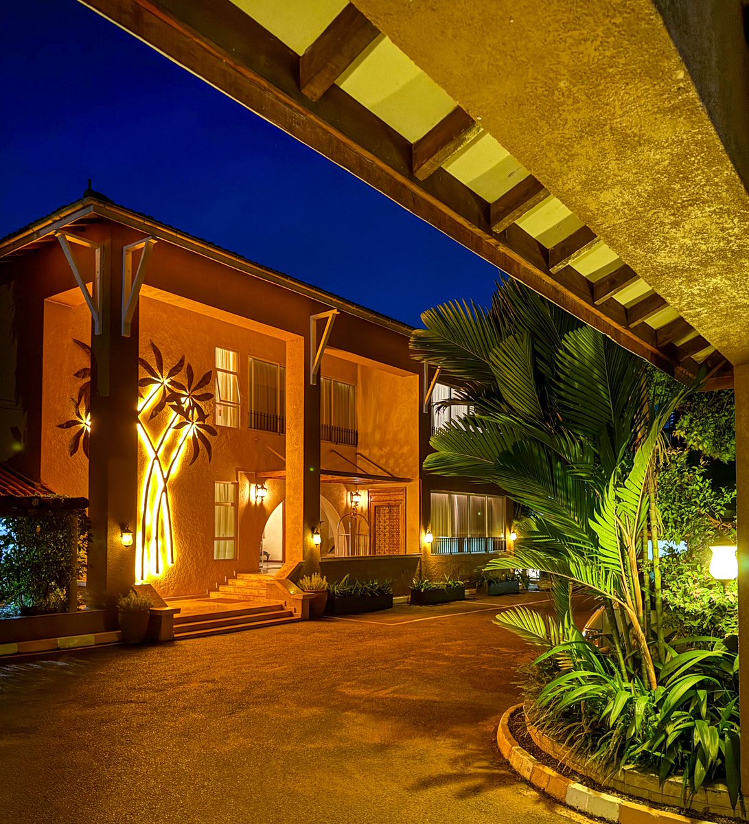 hotelnumber5ug's tweet image. Discover the charm of our boutique hotel where personalized service meets style and luxury. 🌟✨ 
Experience one-of-a-kind rooms, exquisite food, and intimate, cozy spaces that make your stay truly memorable. 

#hotelnumber5 #wheretostay